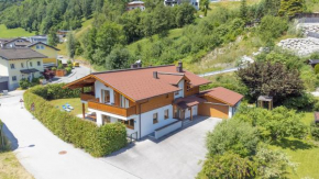 Spacious Chalet Helen - 2 Saunas, 5 Bedrooms, 7 Bathrooms in Kaprun